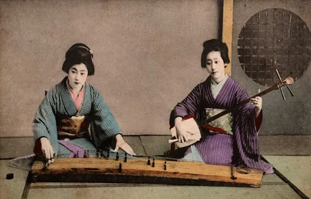 30 photos coloriées à la main de Ponta et Oen, deux geishas célèbres de la fin des années 1890 30 photos coloriees a la main de ponta et oen deux geishas celebres de la fin des annees 1890 30 30-photos-coloriees-a-la-main-de-ponta-et-oen-deux-geishas-celebres-de-la-fin-des-annees-1890-30