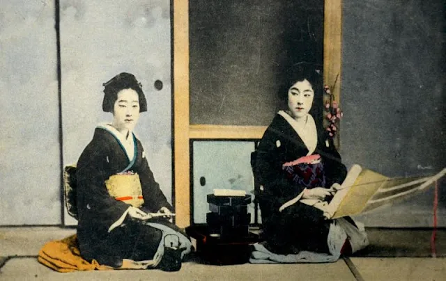 30 photos coloriées à la main de Ponta et Oen, deux geishas célèbres de la fin des années 1890 30 photos coloriees a la main de ponta et oen deux geishas celebres de la fin des annees 1890 4 30-photos-coloriees-a-la-main-de-ponta-et-oen-deux-geishas-celebres-de-la-fin-des-annees-1890-4