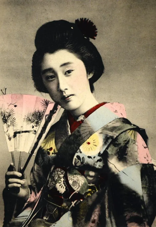 30 photos coloriées à la main de Ponta et Oen, deux geishas célèbres de la fin des années 1890 30 photos coloriees a la main de ponta et oen deux geishas celebres de la fin des annees 1890 6 30-photos-coloriees-a-la-main-de-ponta-et-oen-deux-geishas-celebres-de-la-fin-des-annees-1890-6