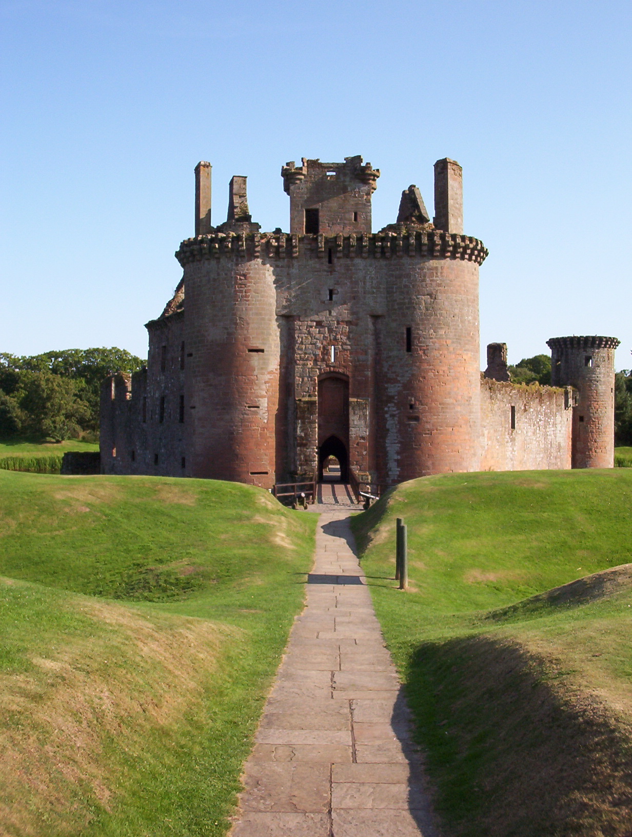 Le château de Caerlaverock, château triangulaire d'Ecosse le chateau de caerlaverock chateau triangulaire d ecosse 3 le-chateau-de-caerlaverock-chateau-triangulaire-d-ecosse-3