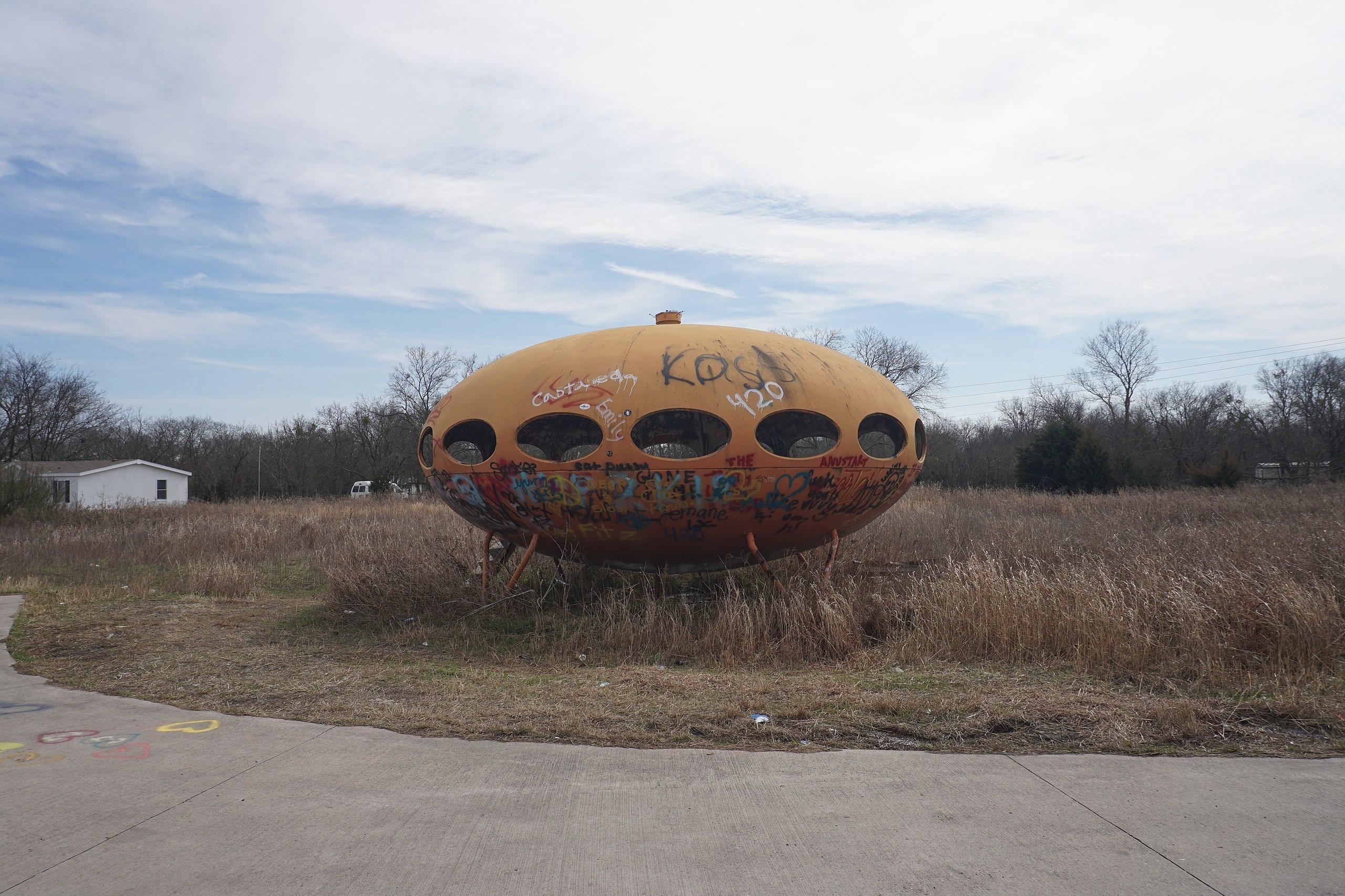 La Futuro House de Royse City, maison vaisseau spatial abandonnée la futuro house de royse city maison vaisseau spatial abandonnee texas usa 1 la-futuro-house-de-royse-city-maison-vaisseau-spatial-abandonnee-texas-usa-1
