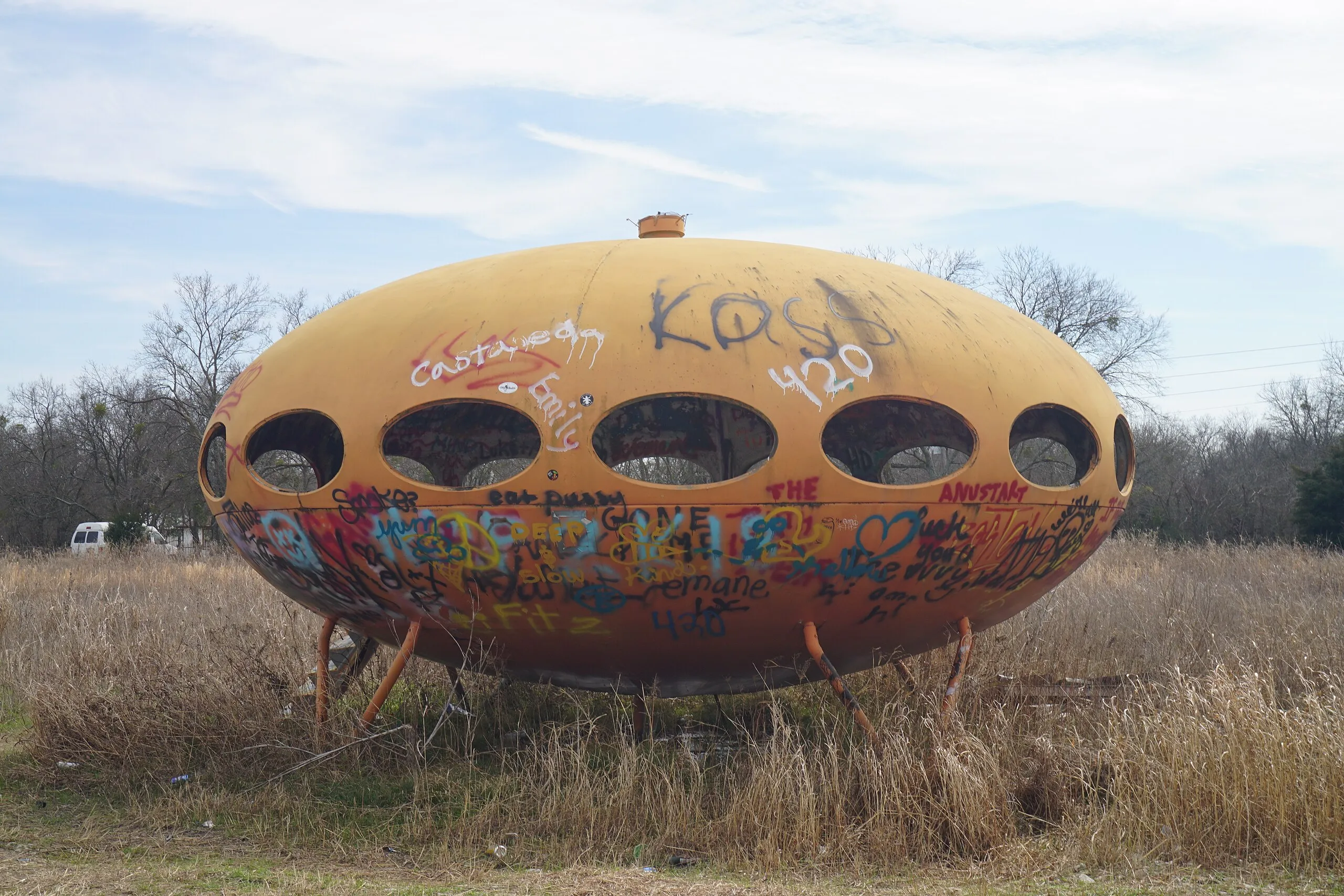 La Futuro House de Royse City, maison vaisseau spatial abandonnée la futuro house de royse city maison vaisseau spatial abandonnee texas usa 2 la-futuro-house-de-royse-city-maison-vaisseau-spatial-abandonnee-texas-usa-2