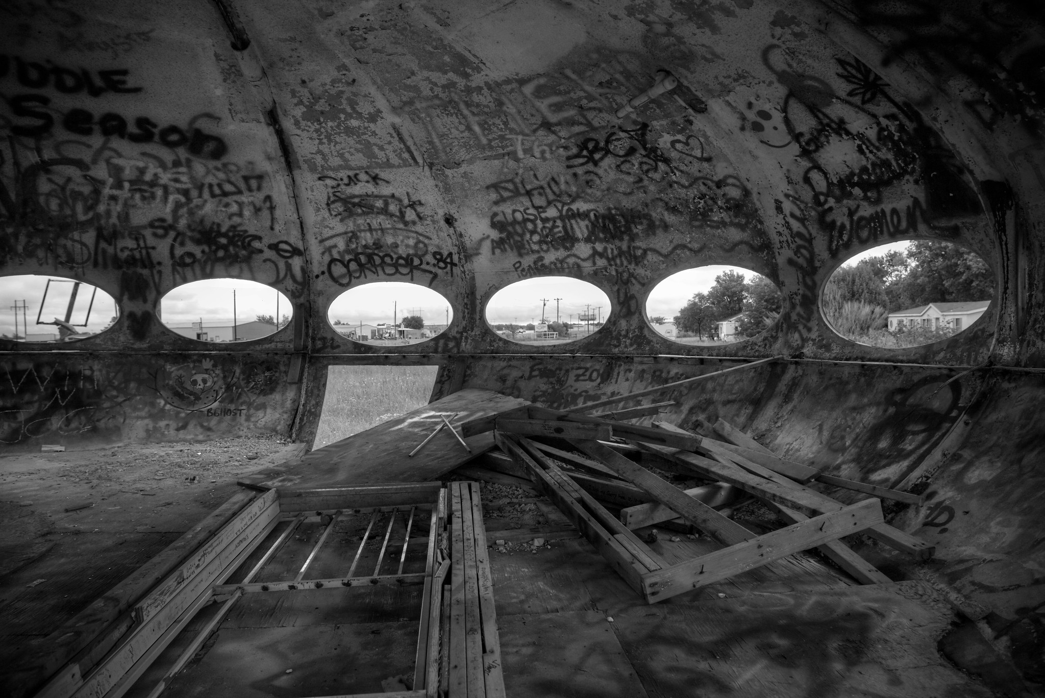 La Futuro House de Royse City, maison vaisseau spatial abandonnée la futuro house de royse city maison vaisseau spatial abandonnee texas usa 3 la-futuro-house-de-royse-city-maison-vaisseau-spatial-abandonnee-texas-usa-3.