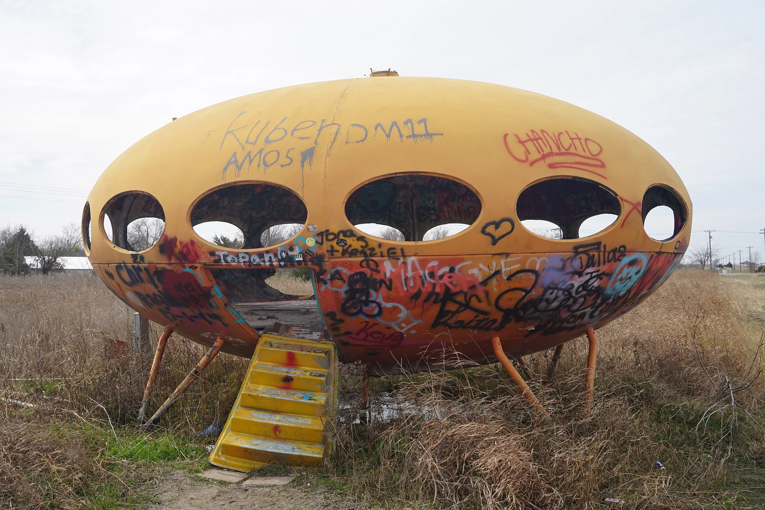 La Futuro House de Royse City, maison vaisseau spatial abandonnée la futuro house de royse city maison vaisseau spatial abandonnee texas usa 4 la-futuro-house-de-royse-city-maison-vaisseau-spatial-abandonnee-texas-usa-4