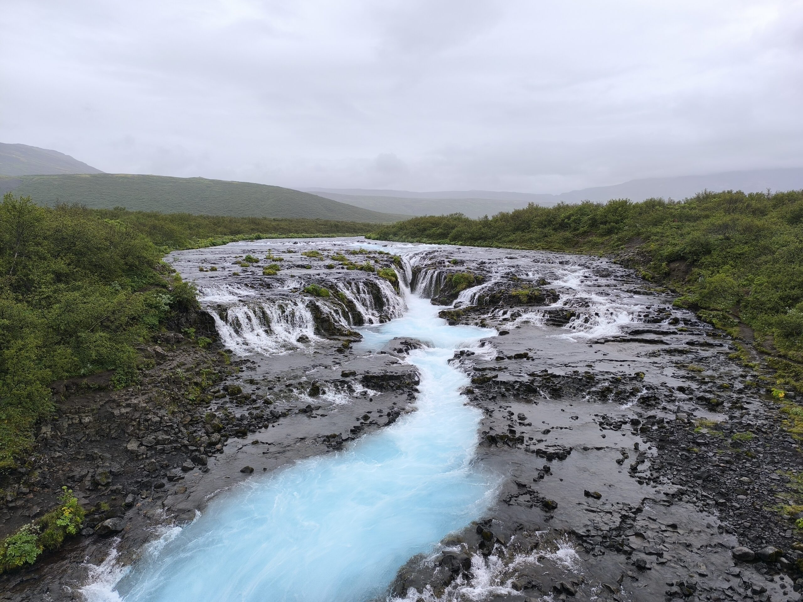 La magnifique cascade de Brúarfoss, Sautadet islandais la magnifique cascade de bruarfoss sautadet islandais 1 scaled la-magnifique-cascade-de-bruarfoss-sautadet-islandais-1