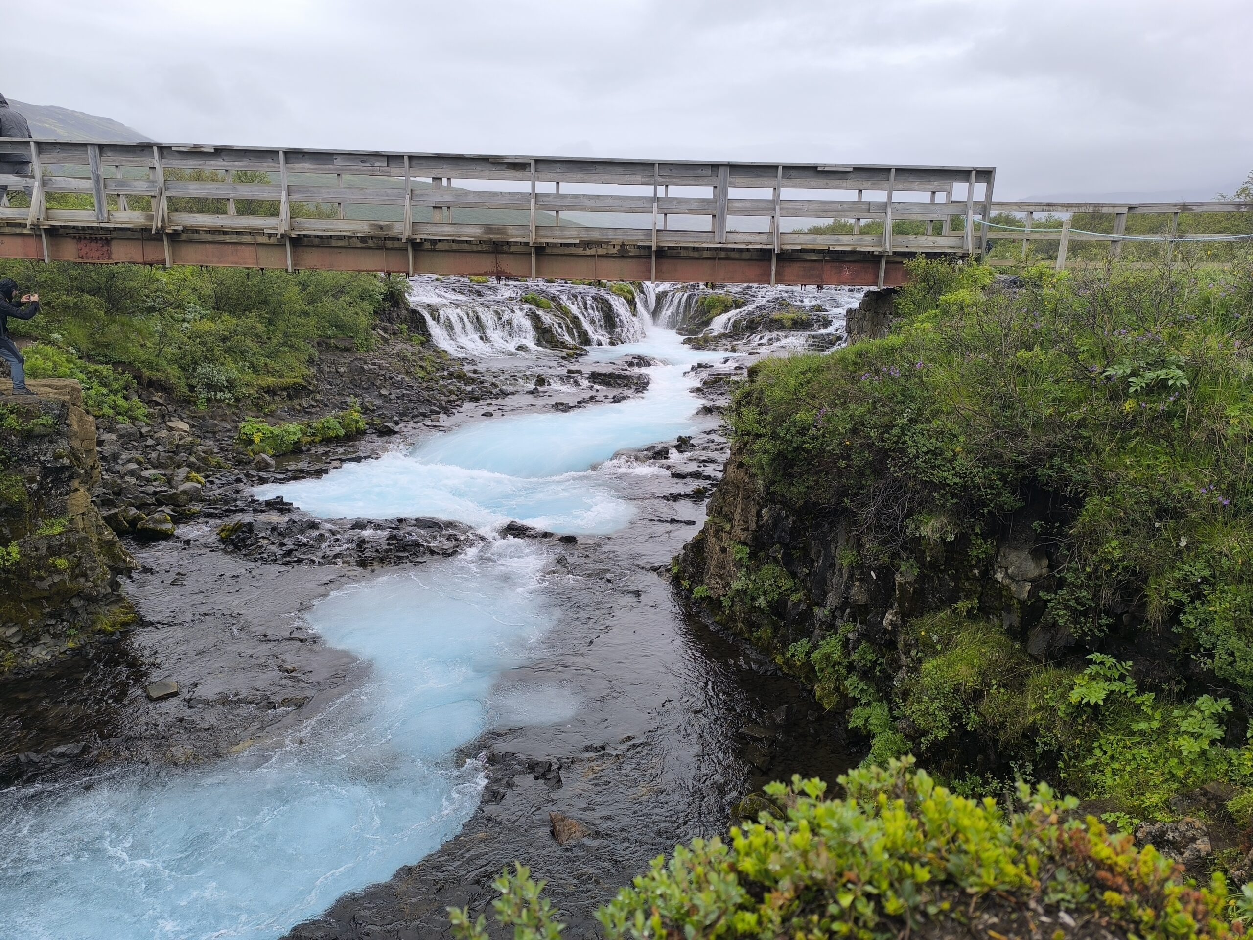 La magnifique cascade de Brúarfoss, Sautadet islandais la magnifique cascade de bruarfoss sautadet islandais 6 scaled la-magnifique-cascade-de-bruarfoss-sautadet-islandais-6