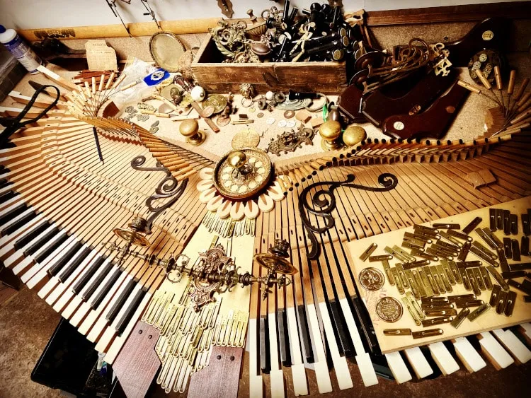 La transformation de vieux pianos en phénix la transformation de vieux pianos en phenix 5 la-transformation-de-vieux-pianos-en-phenix-5