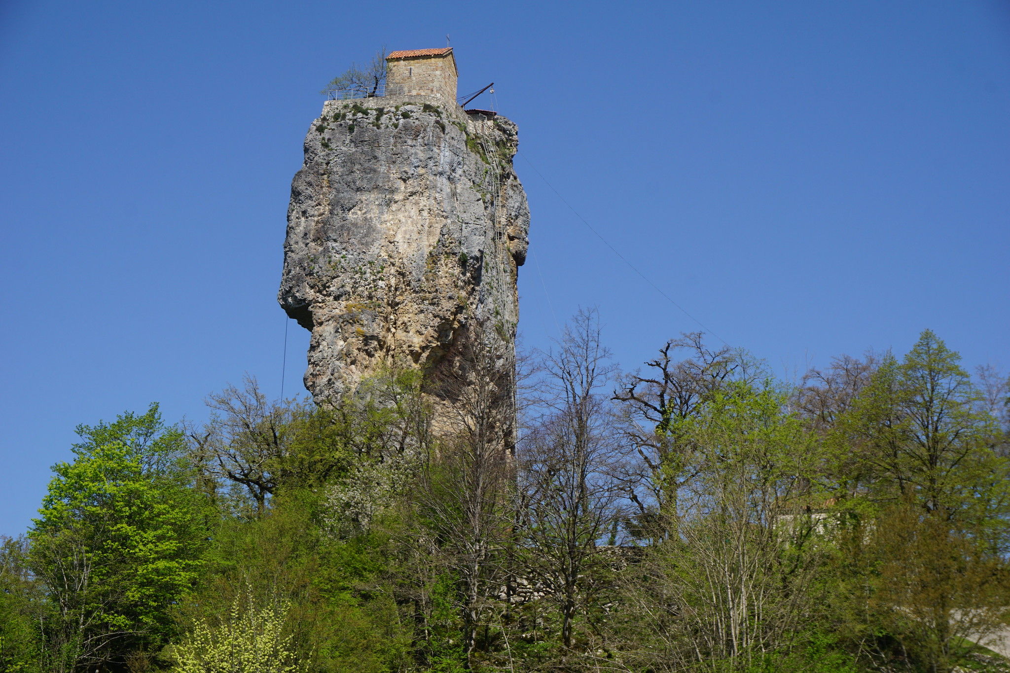 Le piton de Katskhi, pilier de vie de Georgie le piton de katskhi pilier de vie de georgie 2 le-piton-de-katskhi-pilier-de-vie-de-georgie-2