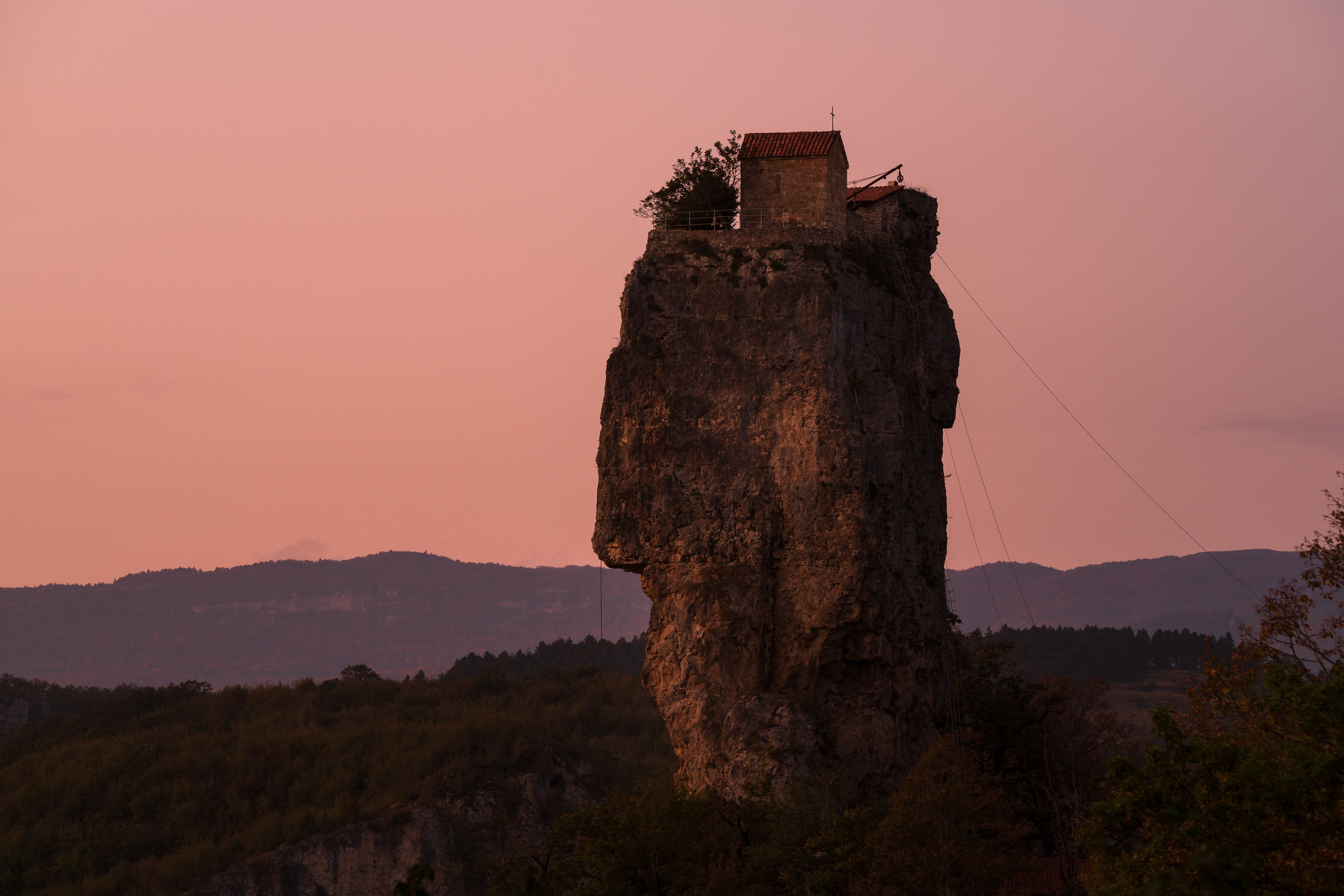 Le piton de Katskhi, pilier de vie de Georgie le piton de katskhi pilier de vie de georgie 6 le-piton-de-katskhi-pilier-de-vie-de-georgie-6