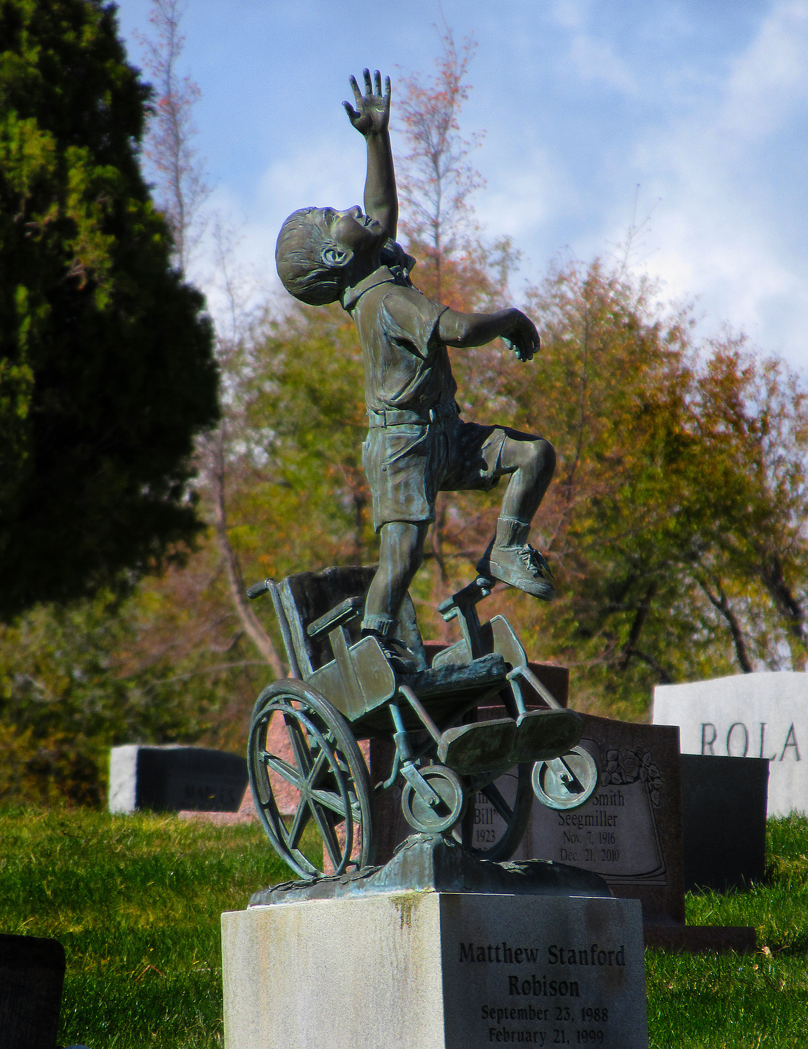 16 tombes insolites, entre bizarre et merveilleux 16 tombes insolites entre bizarre et merveilleux memorial matthew stanforde robinson 16-tombes-insolites-entre-bizarre-et-merveilleux-memorial-matthew-stanforde-robinson