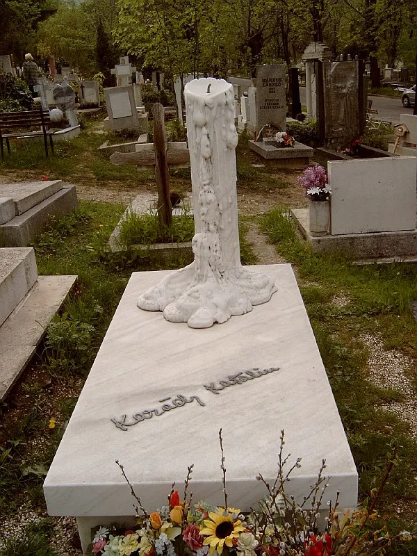 16 tombes insolites, entre bizarre et merveilleux 16 tombes insolites entre bizarre et merveilleux tombe Katalin Karady 16-tombes-insolites-entre-bizarre-et-merveilleux-tombe-Katalin-Karady