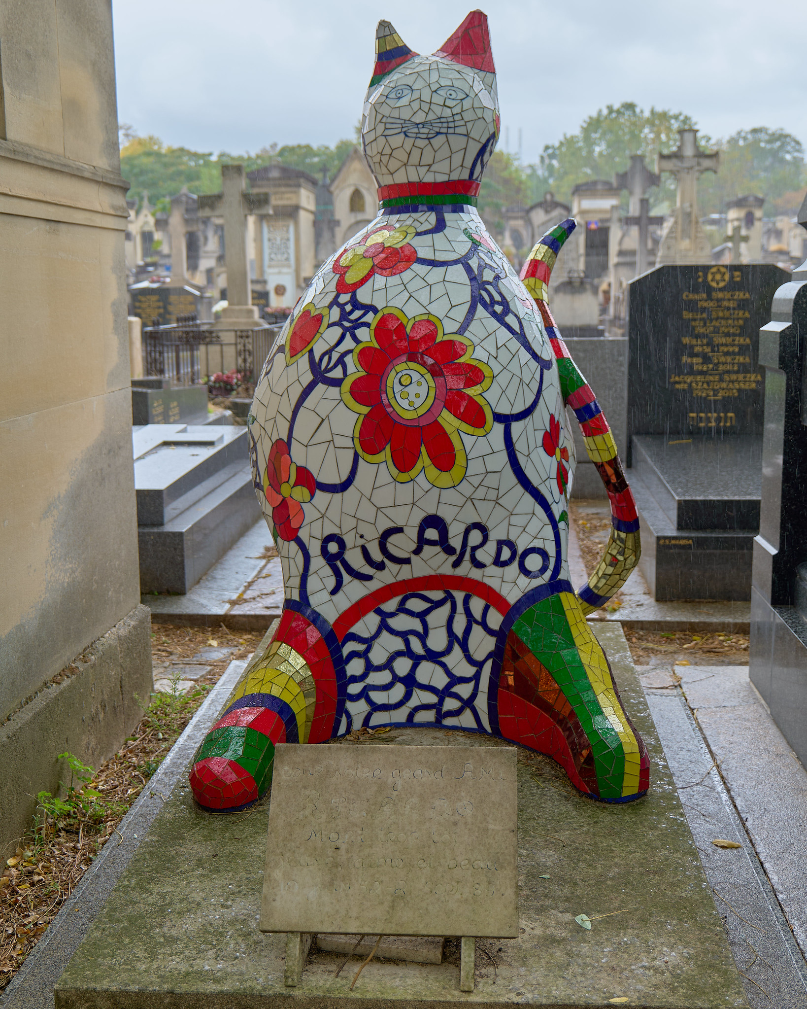 16 tombes insolites, entre bizarre et merveilleux 16 tombes insolites entre bizarre et merveilleux tombe chat de ricardo 16-tombes-insolites-entre-bizarre-et-merveilleux-tombe-chat-de-ricardo