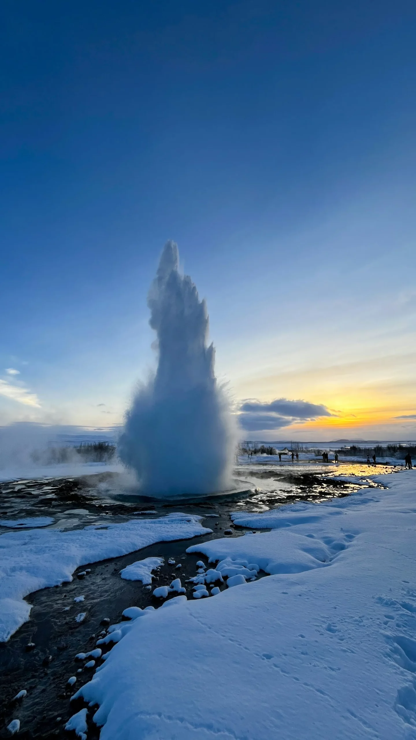 Geysir, geyser du Cercle d'Or islandais geysir geyser du cercle dor islandais 4 scaled geysir-geyser-du-cercle-dor-islandais-4