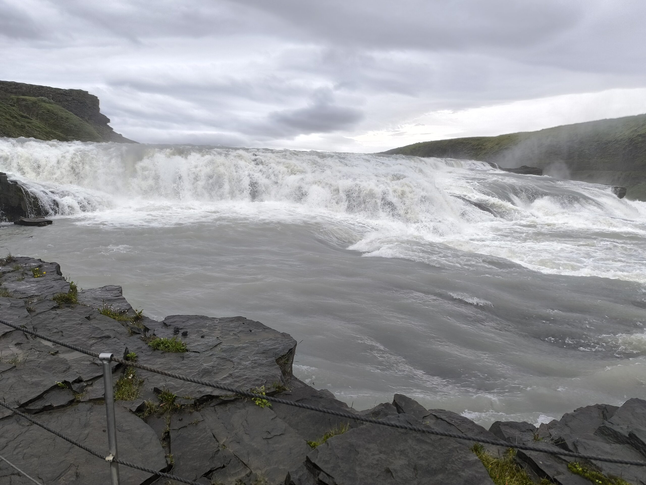 Gullfoss, impressionnante cascade du Cercle d'Or d'Islande gulfoss impressionnante cascade du cercle dor dislande 3 scaled Gullfoss-impressionnante-cascade-du-cercle-dor-dislande-3