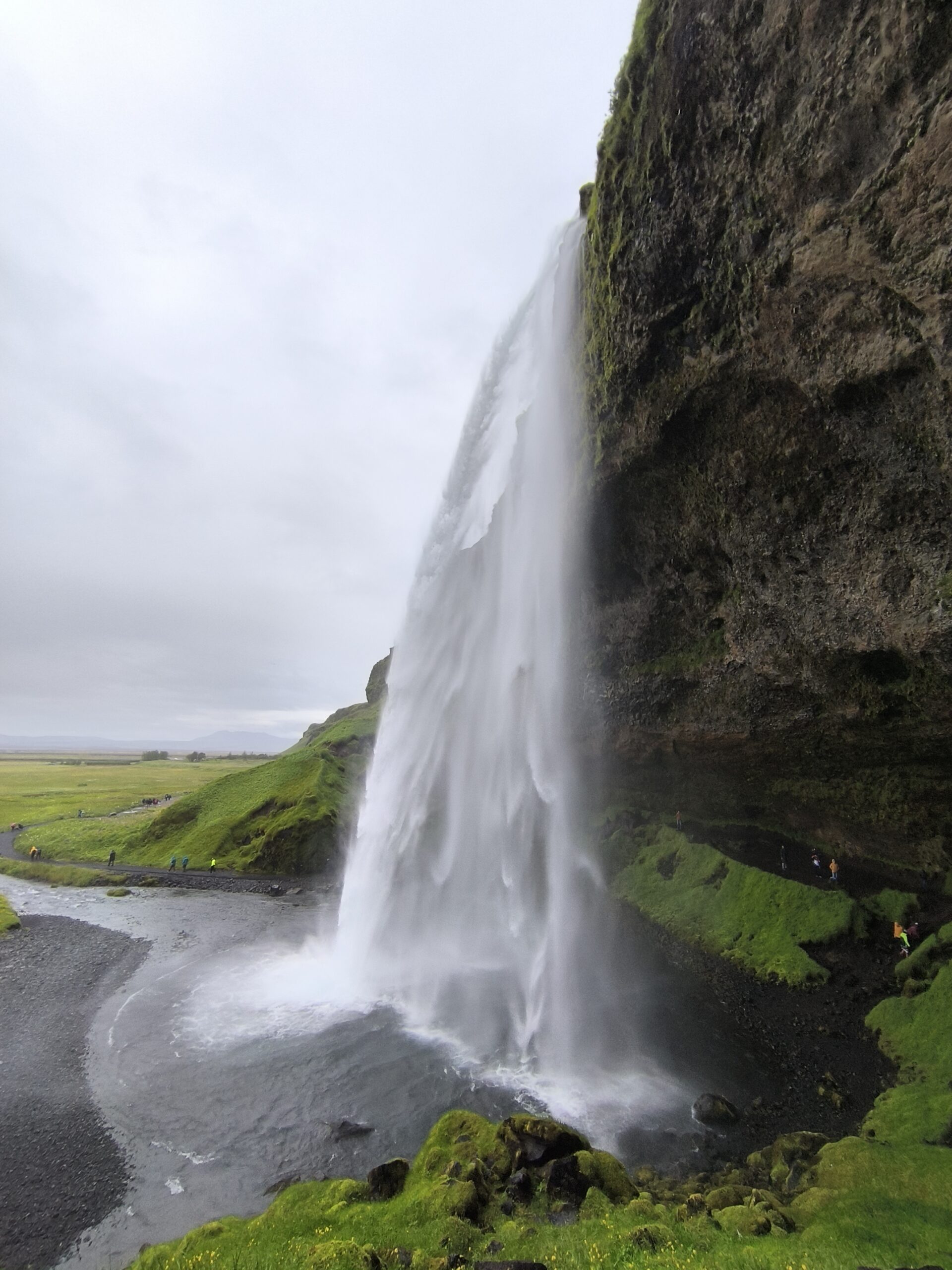La cascade de Seljalandsfoss, cascade emblématique d'Islande la cascade de seljalandsfoss cascade emblematique d islande 2 scaled la-cascade-de-seljalandsfoss-cascade-emblematique-d-islande-2