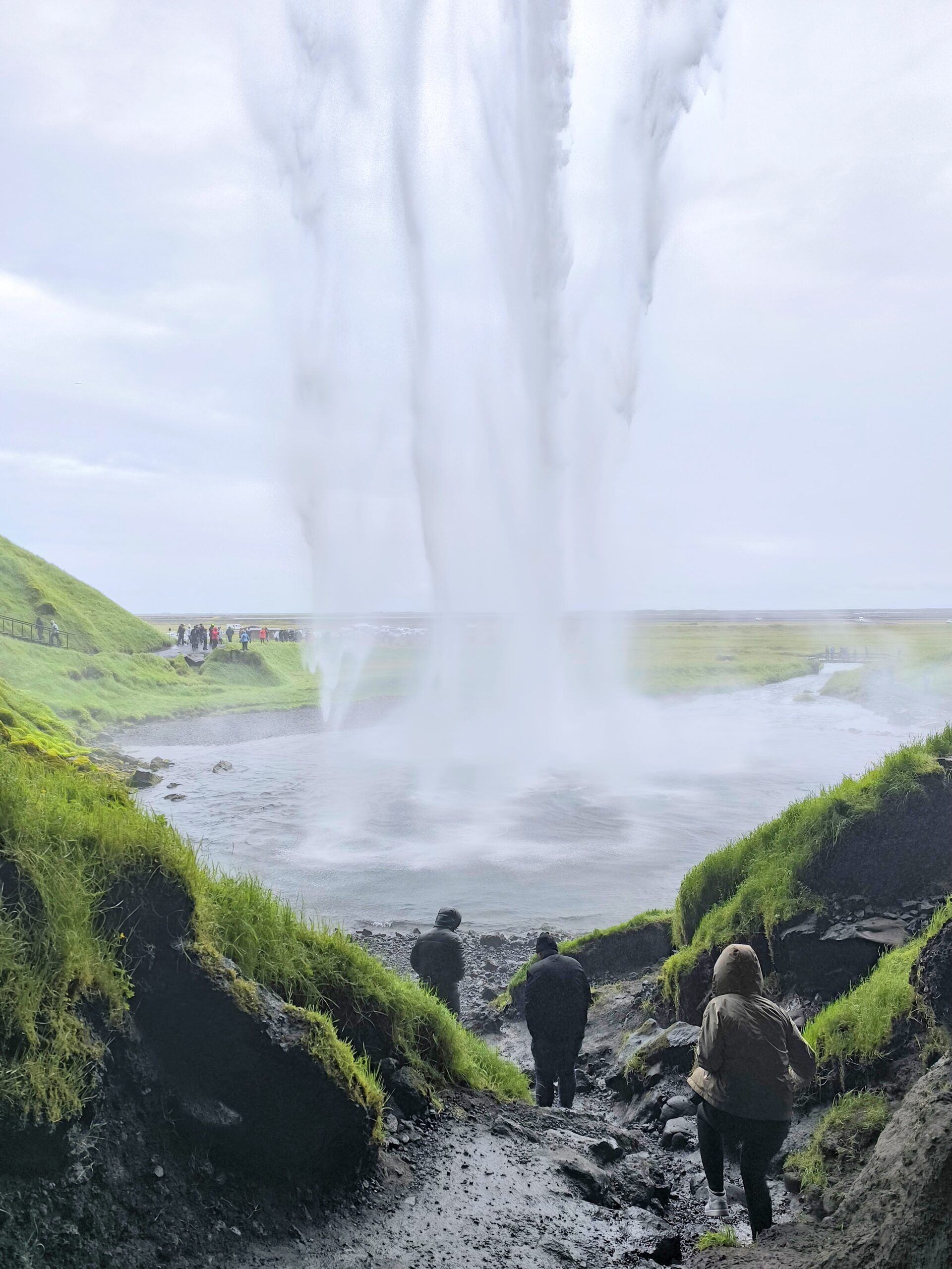 La cascade de Seljalandsfoss, cascade emblématique d'Islande la cascade de seljalandsfoss cascade emblematique d islande 3 scaled la-cascade-de-seljalandsfoss-cascade-emblematique-d-islande-3