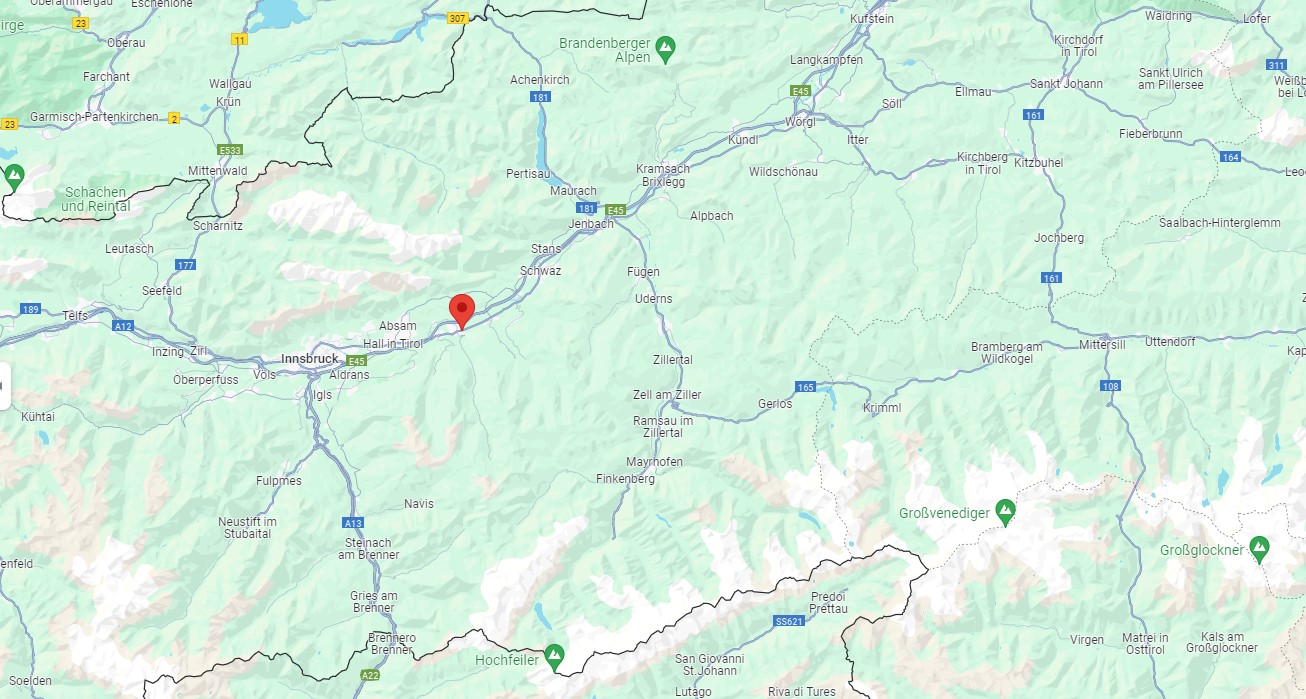 Le géant fontaine à l'entrée des mondes de cristaux Swarovski le geant fontaine a lentree des mondes de cristaux swarovski maps le-geant-fontaine-a-lentree-des-mondes-de-cristaux-swarovski-maps