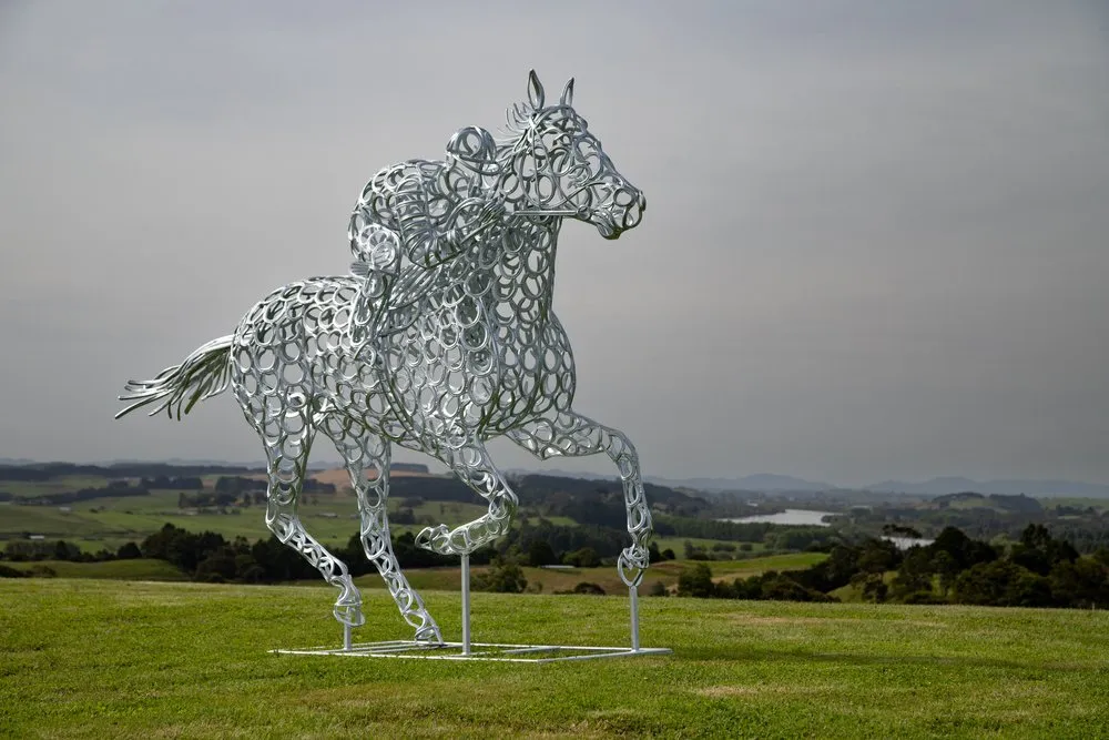 Des sculptures en fers à cheval et autres par Jamie Thomas des sculptures en fers a cheval et autres par jamie thomas 10 des-sculptures-en-fers-a-cheval-et-autres-par-jamie-thomas-10