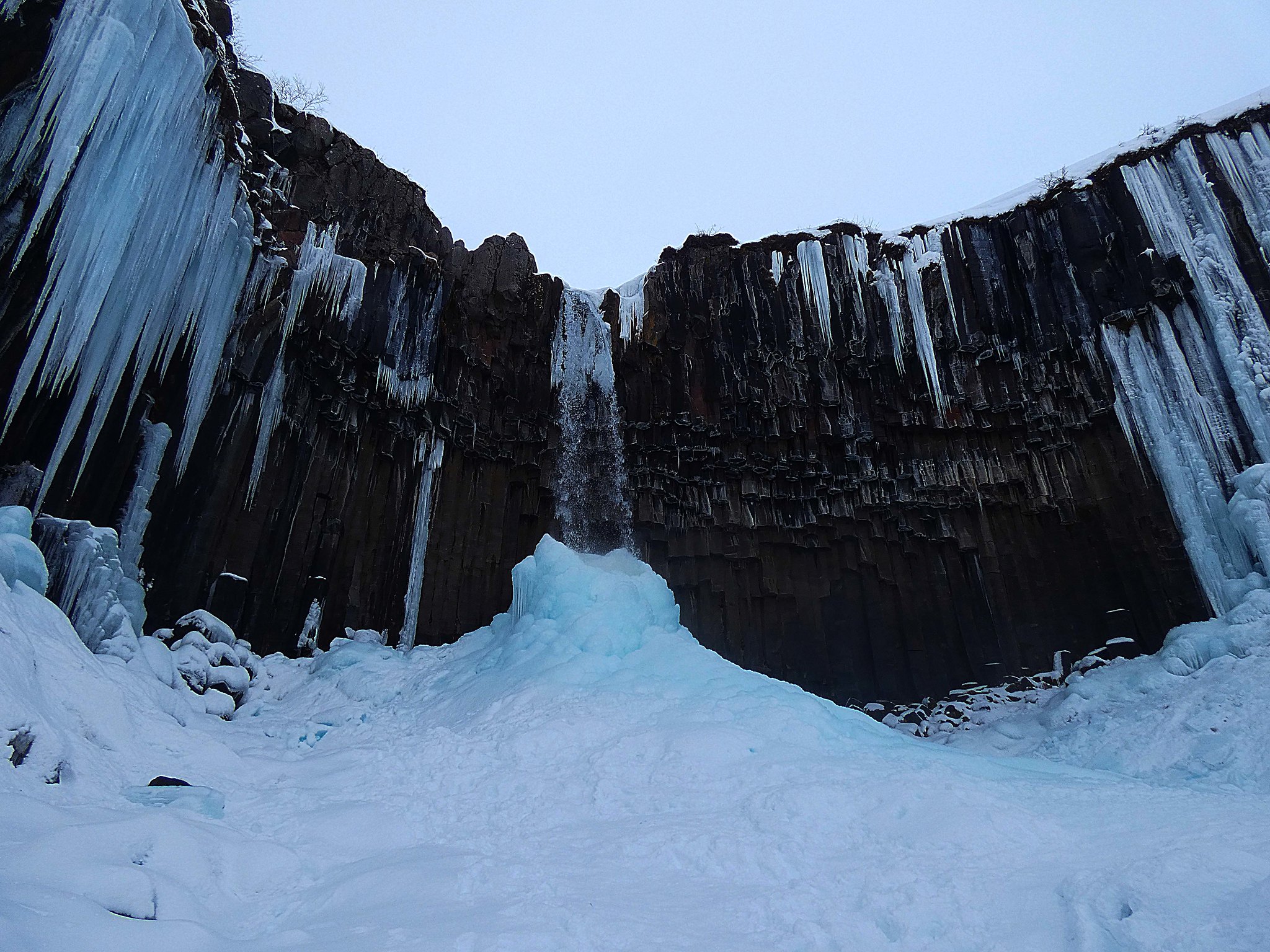 L'emblématique cascade basaltique de Svartifoss l emblematique cascade basaltique de svartifoss islande 6 l-emblematique-cascade-basaltique-de-svartifoss-islande-6.