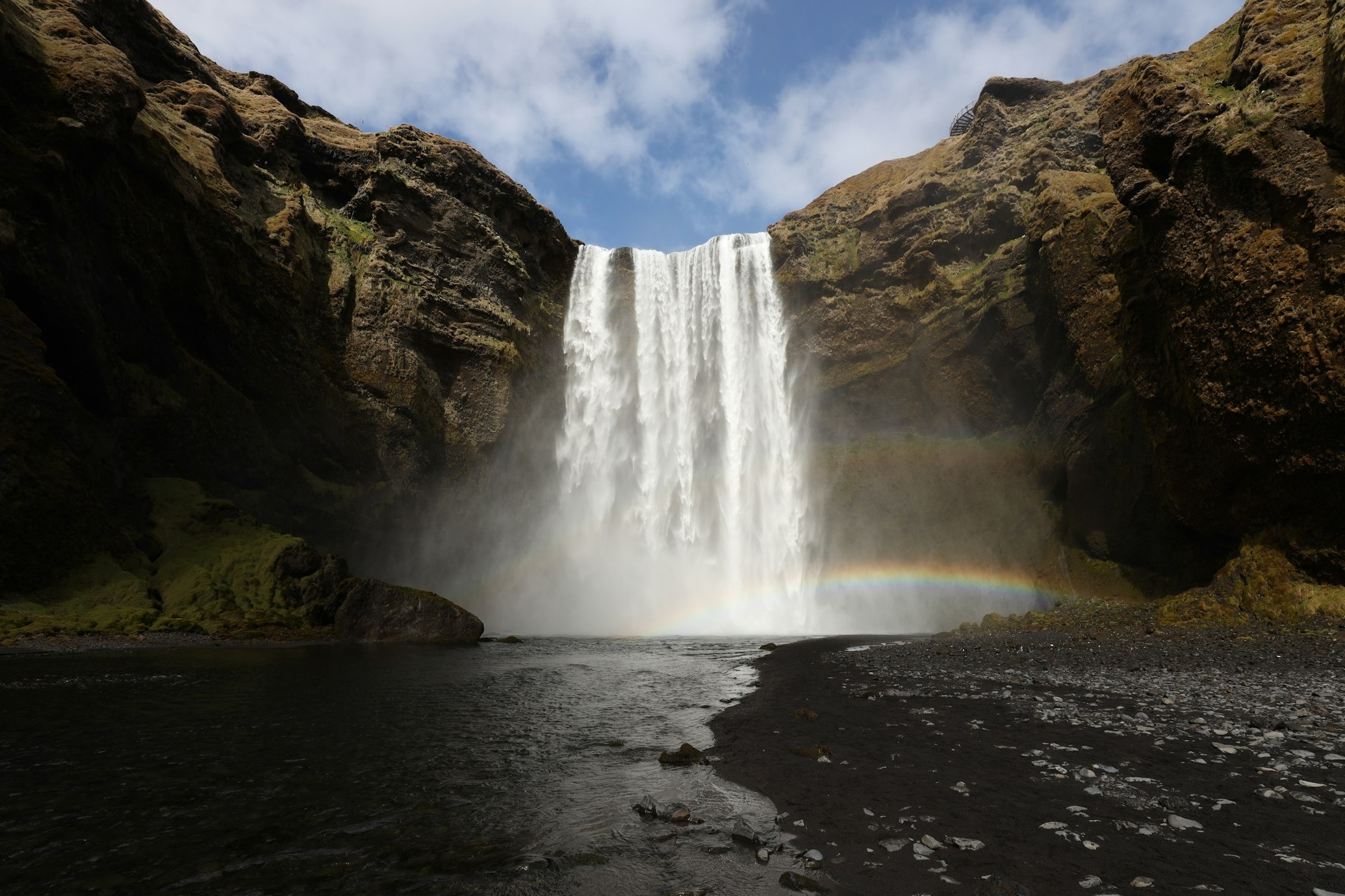 La bruineuse cascade de Skógafoss la bruineuse cascade de skogafoss islande 1 la-bruineuse-cascade-de-skogafoss-islande-1