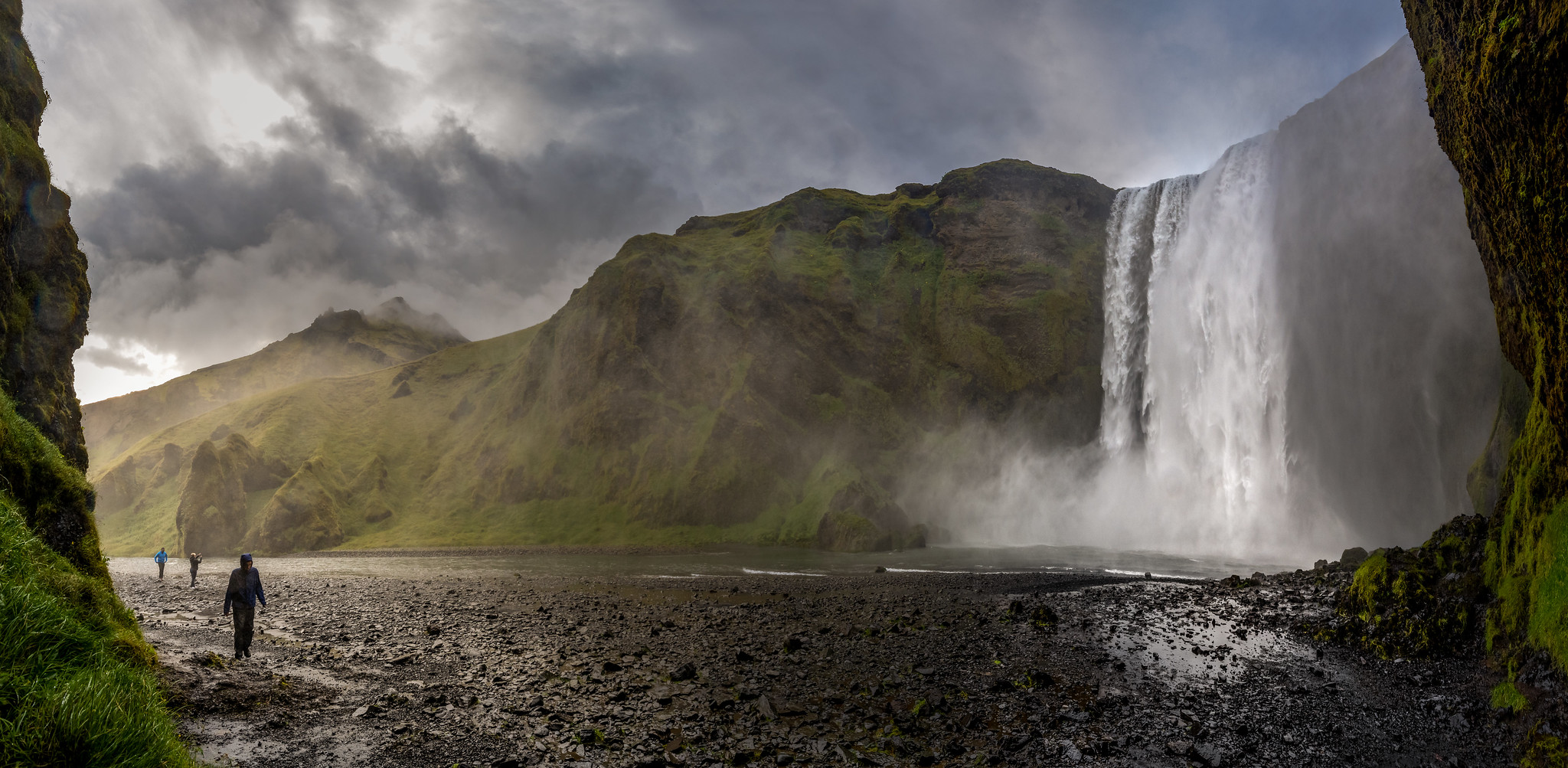 La bruineuse cascade de Skógafoss la bruineuse cascade de skogafoss islande 3 la-bruineuse-cascade-de-skogafoss-islande-3