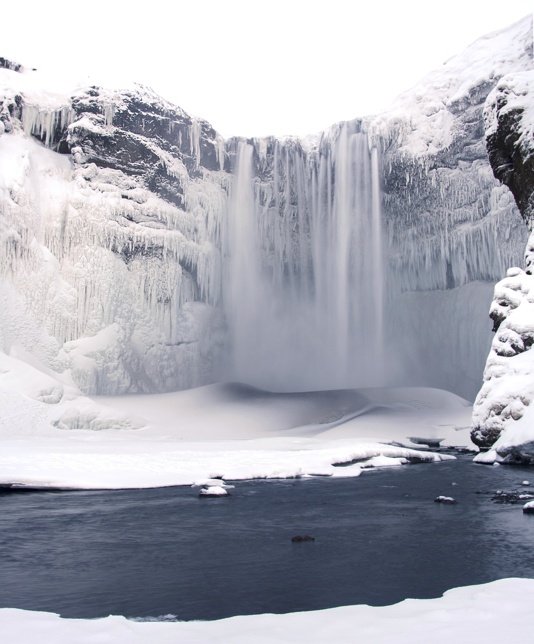 La bruineuse cascade de Skógafoss la bruineuse cascade de skogafoss islande 4 la-bruineuse-cascade-de-skogafoss-islande-4