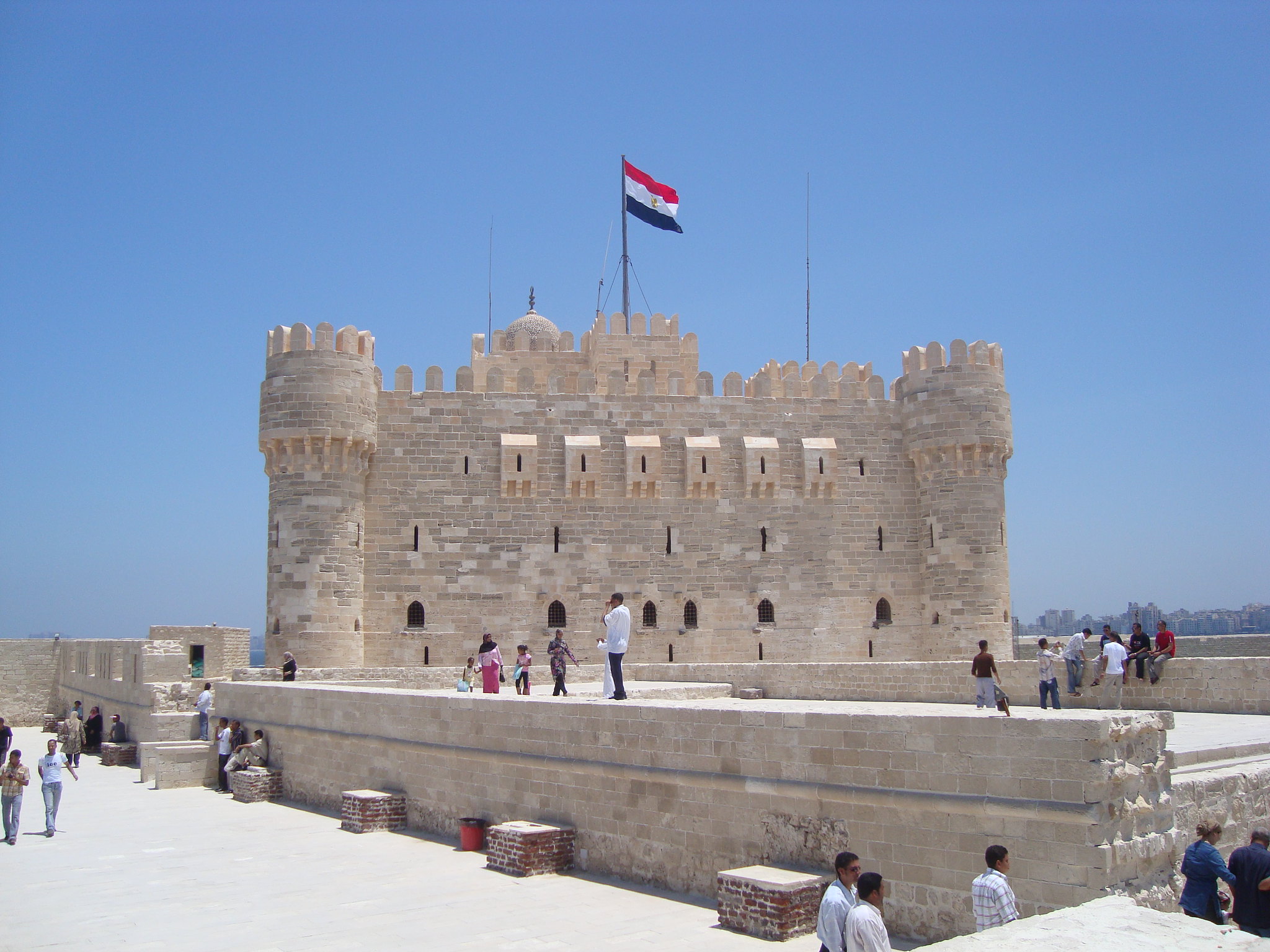 La citadelle de Qaitbay sur les ruines du phare d'Alexandrie la citadelle de qaitbay sur les ruines du phare d alexandrie pharos egypte 3 la-citadelle-de-qaitbay-sur-les-ruines-du-phare-d-alexandrie-pharos-egypte-3