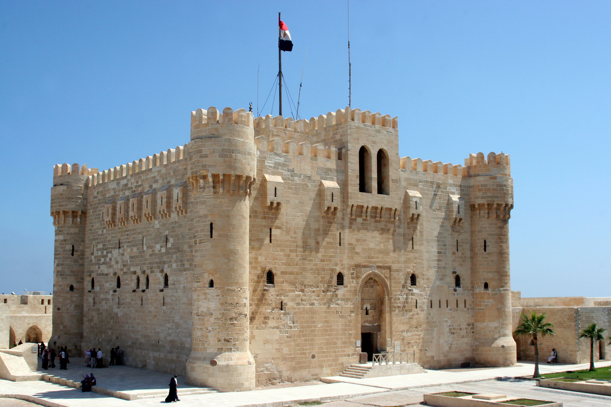 La citadelle de Qaitbay sur les ruines du phare d'Alexandrie la citadelle de qaitbay sur les ruines du phare d alexandrie pharos egypte 4 la-citadelle-de-qaitbay-sur-les-ruines-du-phare-d-alexandrie-pharos-egypte-4