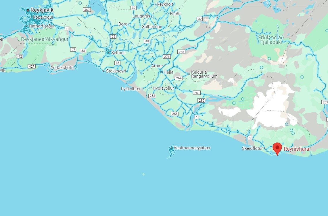 La magnifique plage de sable noir de Reynisfjara la magnifique plage de sable noir de reynisfjara vik islande maps la-magnifique-plage-de-sable-noir-de-reynisfjara-vik-islande-maps