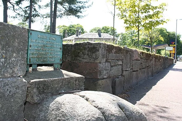 La pierre des sorcières de Forres la pierre des sorcieres de forres ecosse 2 la-pierre-des-sorcieres-de-forres-ecosse-2