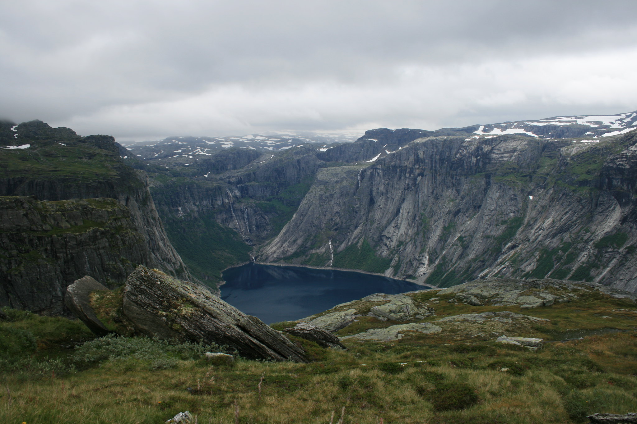 Trolltunga, la langue du troll, joyau suspendu de Norvège trolltunga la langue du troll norvege 8 trolltunga-la-langue-du-troll-norvege-8