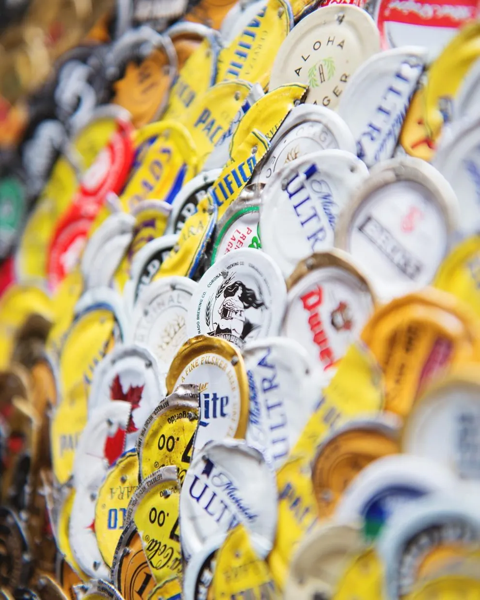 Des tableaux en capsules de bouteilles par Jeffrey A. Meszaro des tableaux en capsules de bouteilles par jeffrey a meszaro 8 des-tableaux-en-capsules-de-bouteilles-par-jeffrey-a-meszaro-8