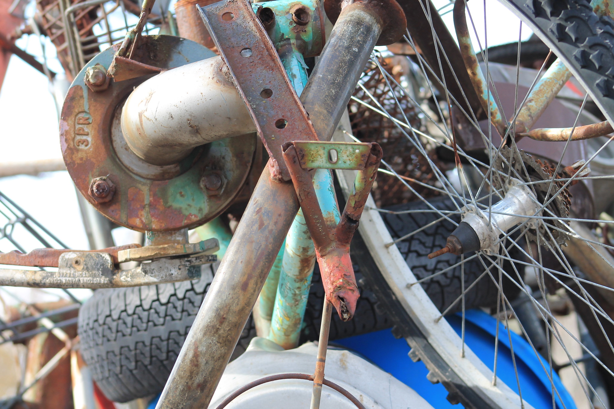 Garbasaurus, sculpture de déchets de Guelph garbasaurus sculpture de dechets de guelph ontario 3 garbasaurus-sculpture-de-dechets-de-guelph-ontario-3