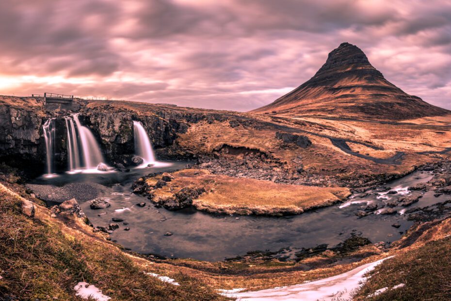 kirkjufell-montagne-en-forme-de-pyramide-emblematique-dislande-snaefellnes-3.