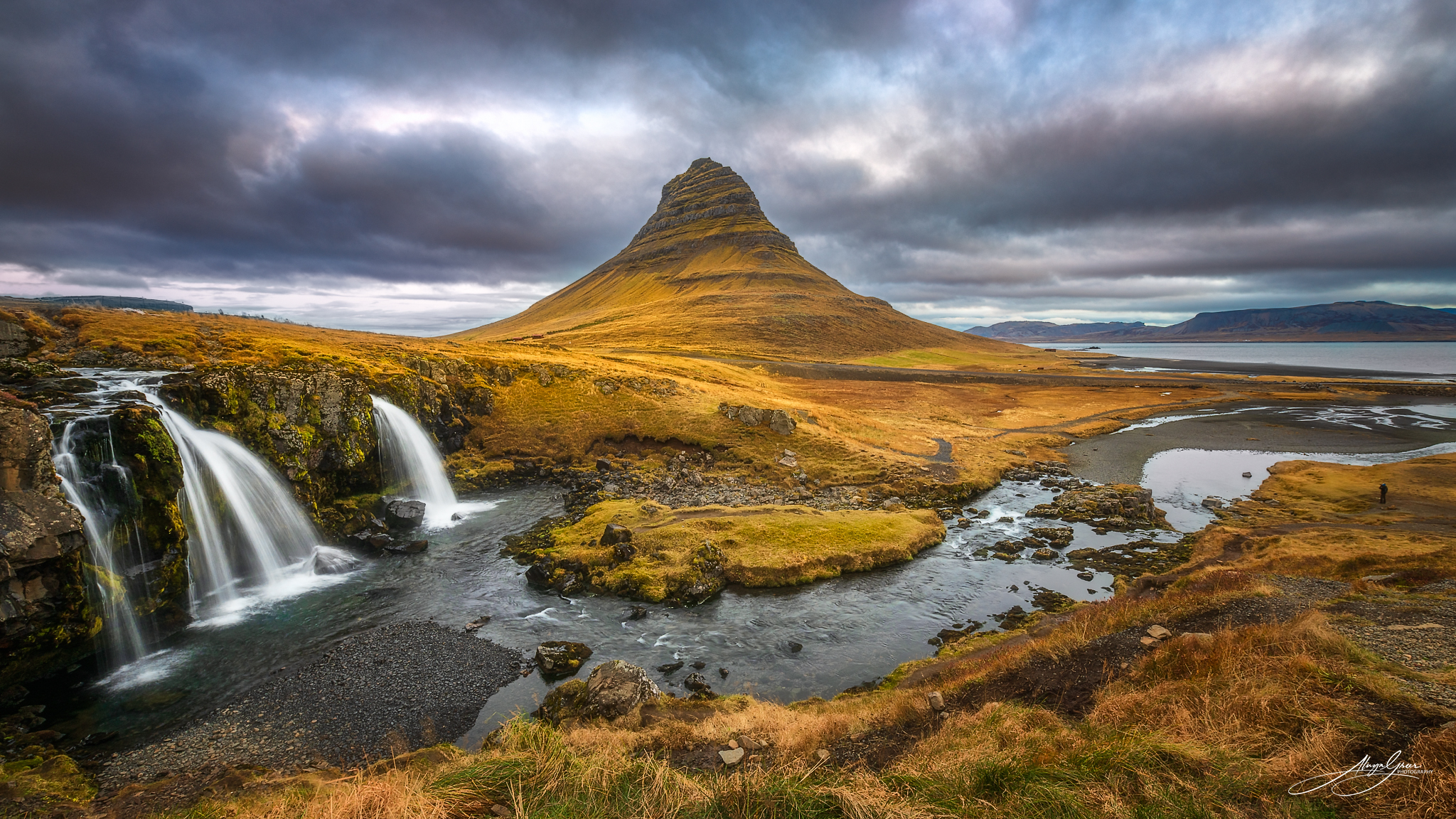 Kirkjufell, montagne en forme de pyramide emblématique d'Islande kirkjufell montagne en forme de pyramide emblematique dislande snaefellnes 5 kirkjufell-montagne-en-forme-de-pyramide-emblematique-dislande-snaefellnes-5