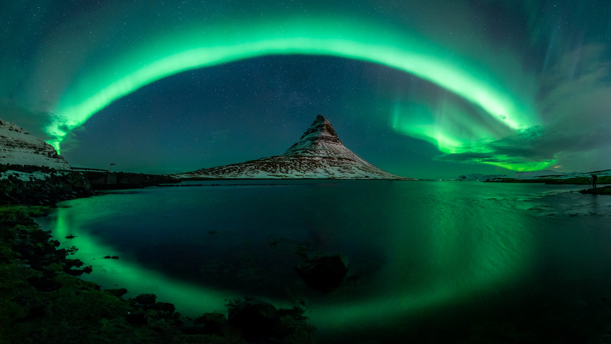 Kirkjufell, montagne en forme de pyramide emblématique d'Islande kirkjufell montagne en forme de pyramide emblematique dislande snaefellnes 9 kirkjufell-montagne-en-forme-de-pyramide-emblematique-dislande-snaefellnes-9