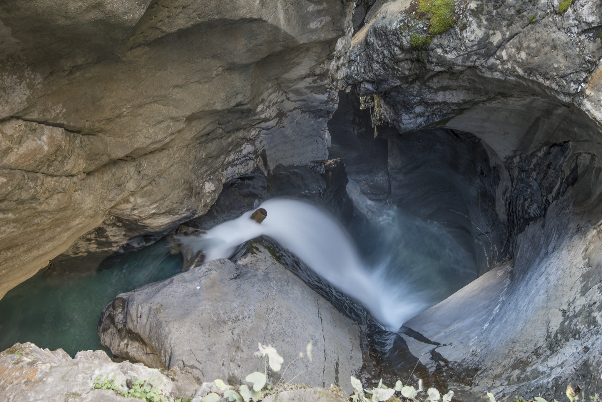 Les chutes du Trümmelbach, la plus grande cascade souterraine d'Europe les chutes du trummelbach plus grande cascade souterraine d europe 4 les-chutes-du-trummelbach-plus-grande-cascade-souterraine-d-europe-4.