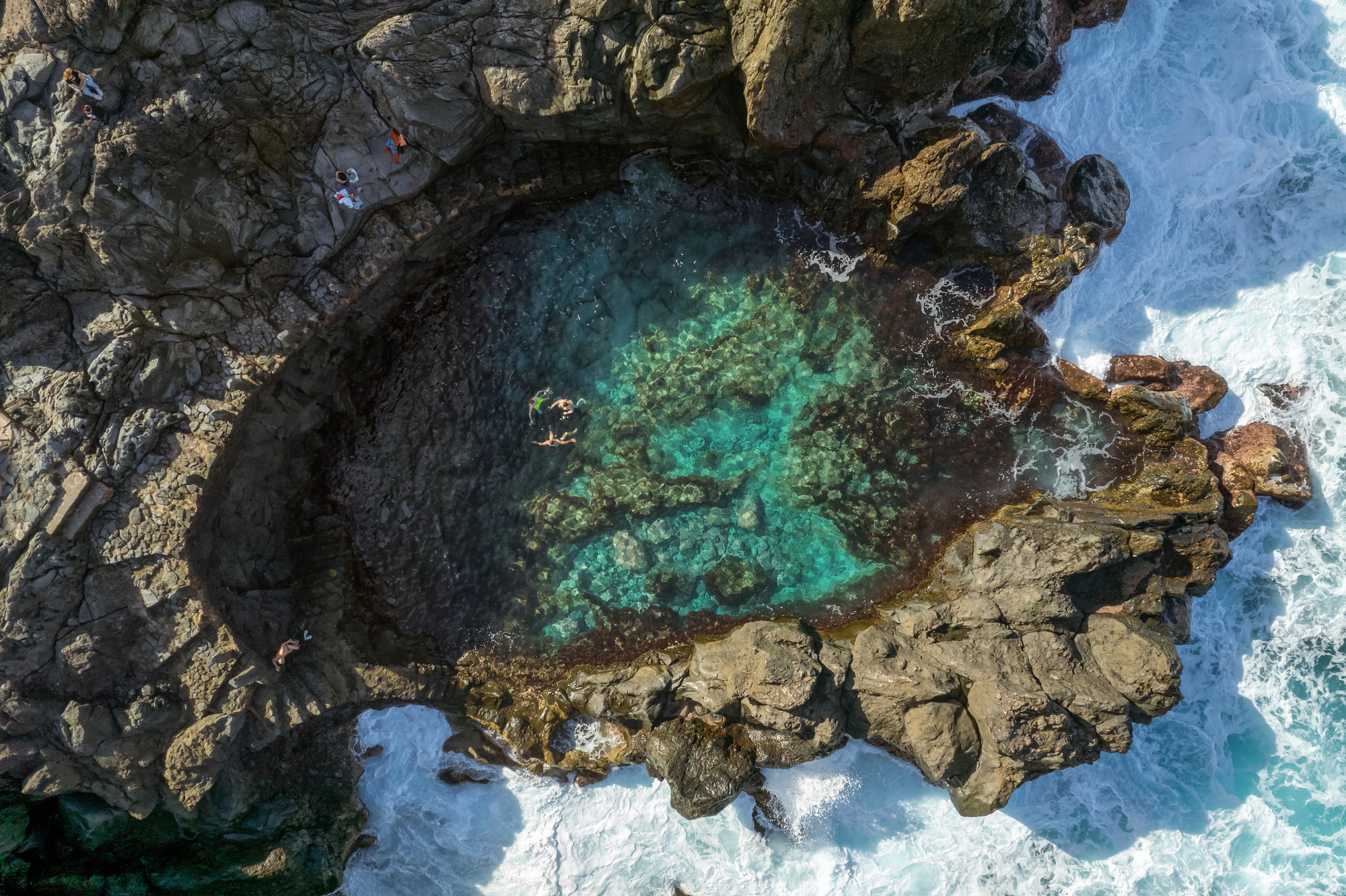 le charco de la laja le plus beau charco de tenerife piscine naturelle 7 Roches volcaniques et eau claire au Charco de La Laja à Tenerife