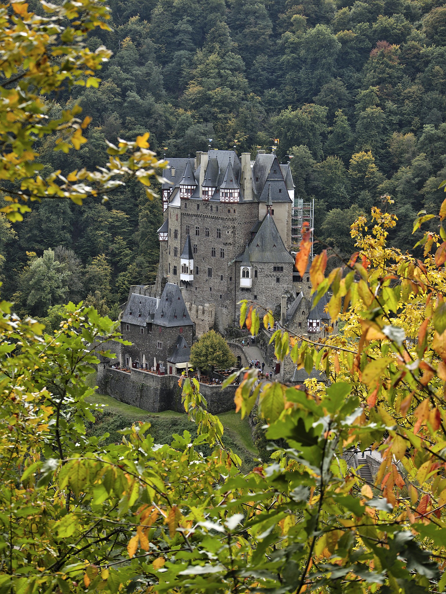 Le château d'Eltz : forteresse de conte de fées allemande le chateau d eltz forteresse de conte de fees allemande moselle elzbach 5 le-chateau-d-eltz-forteresse-de-conte-de-fees-allemande-moselle-elzbach-5