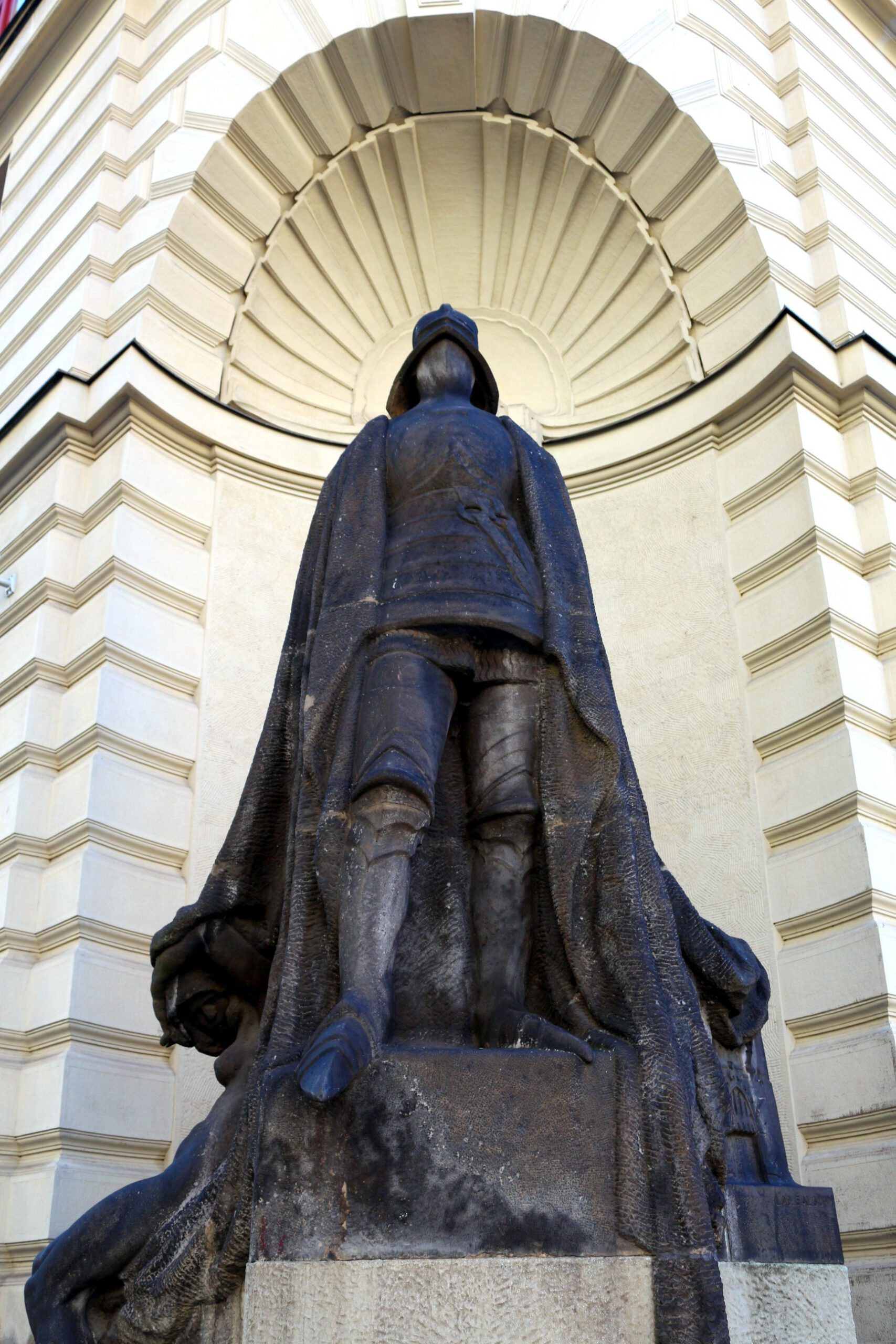 Le Chevalier de Fer ou Dark Vador de Prague le chevalier de fer ou dark vador de prague 1 scaled le-chevalier-de-fer-ou-dark-vador-de-prague-1