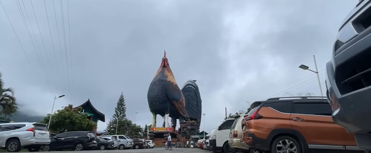 Le plus haut bâtiment en forme de poulet du monde le plus haut batiment en forme de poulet du monde 2 le-plus-haut-batiment-en-forme-de-poulet-du-monde-2