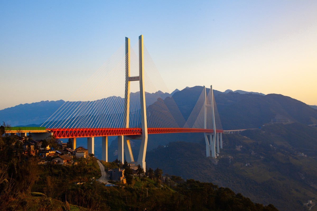 Le pont Beipanjiang, le pont le plus haut du monde le pont beipanjiang le pont le plus haut du monde chine guizhou 1 le-pont-beipanjiang-le-pont-le-plus-haut-du-monde-chine-guizhou-1.