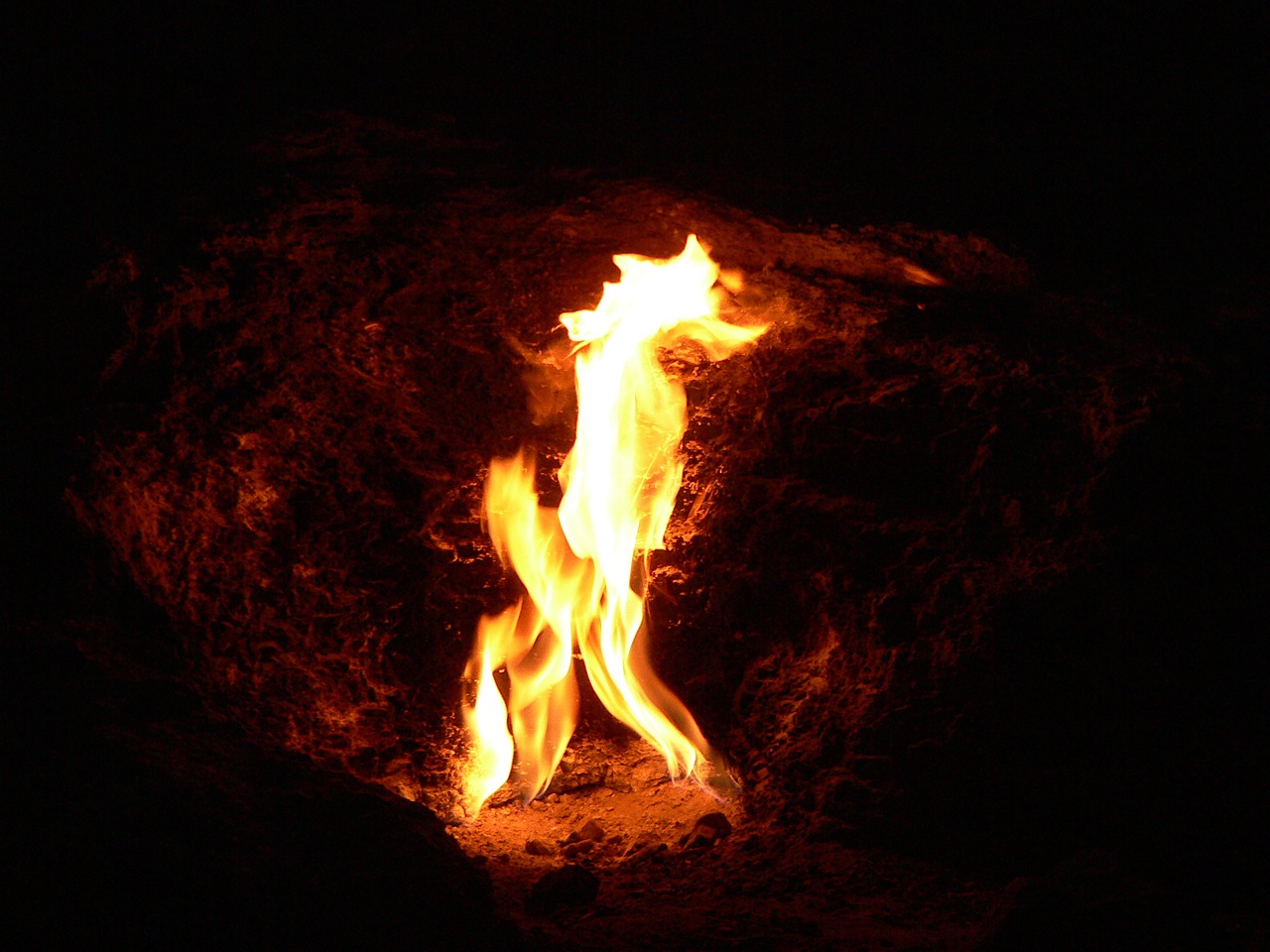 Yanartaş, la flamme éternelle de Turquie yanartas chimeraera la flamme eternelle de turquie 3 yanartas-chimeraera-la-flamme-eternelle-de-turquie-3