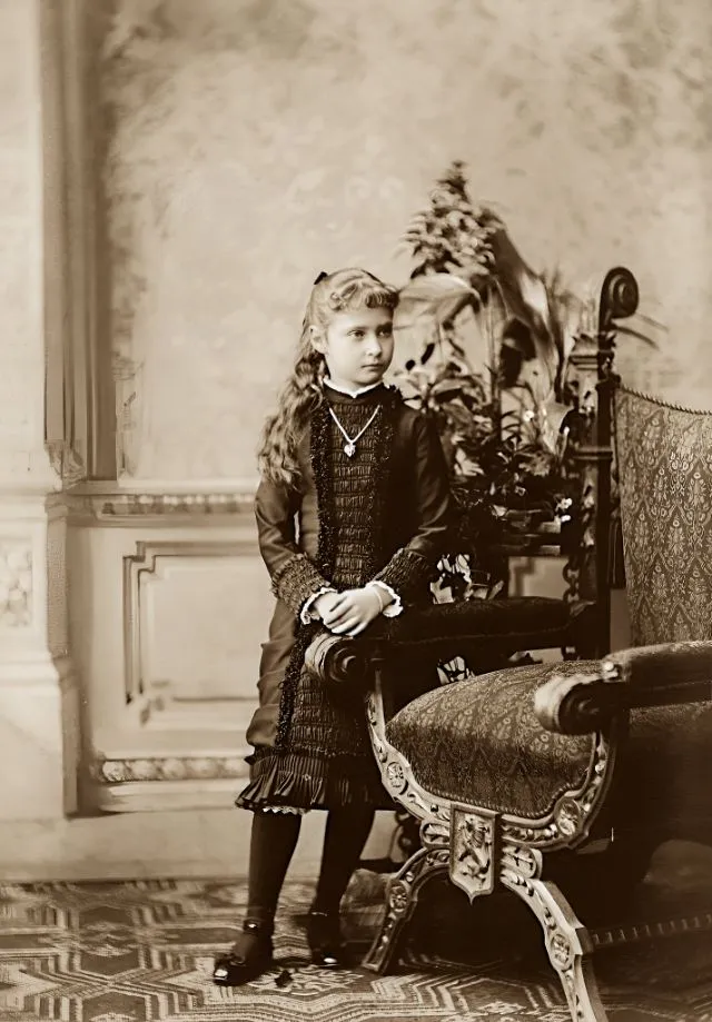 20 portraits de la princesse Alix de Hess-Darmstadt qui deviendra l'impératrice Alexandra Feodorovna 20 portraits de la princesse alix de hess darmstadt qui deviendra limperatrice alexandra feodorovna 18 20-portraits-de-la-princesse-alix-de-hess-darmstadt-qui-deviendra-limperatrice-alexandra-feodorovna-18