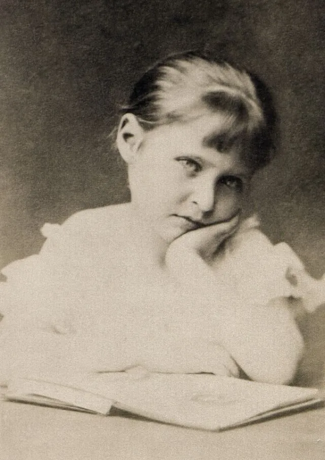 20 portraits de la princesse Alix de Hess-Darmstadt qui deviendra l'impératrice Alexandra Feodorovna 20 portraits de la princesse alix de hess darmstadt qui deviendra limperatrice alexandra feodorovna 2 20-portraits-de-la-princesse-alix-de-hess-darmstadt-qui-deviendra-limperatrice-alexandra-feodorovna-2