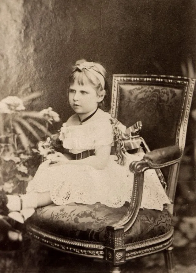 20 portraits de la princesse Alix de Hess-Darmstadt qui deviendra l'impératrice Alexandra Feodorovna 20 portraits de la princesse alix de hess darmstadt qui deviendra limperatrice alexandra feodorovna 5 20-portraits-de-la-princesse-alix-de-hess-darmstadt-qui-deviendra-limperatrice-alexandra-feodorovna-5