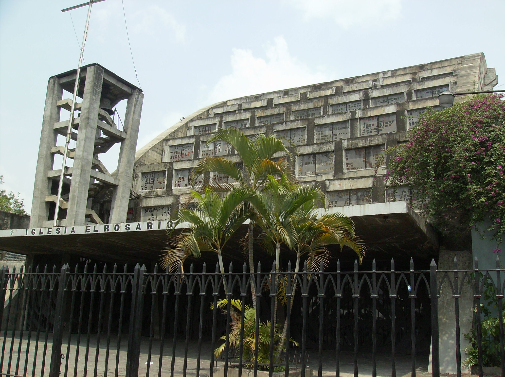 La Iglesia El Rosario, basilique brutaliste joyau de San Salvador la iglesia el rosario basilique brutaliste san salvador 2 la-iglesia-el-rosario-basilique-brutaliste-san-salvador-2