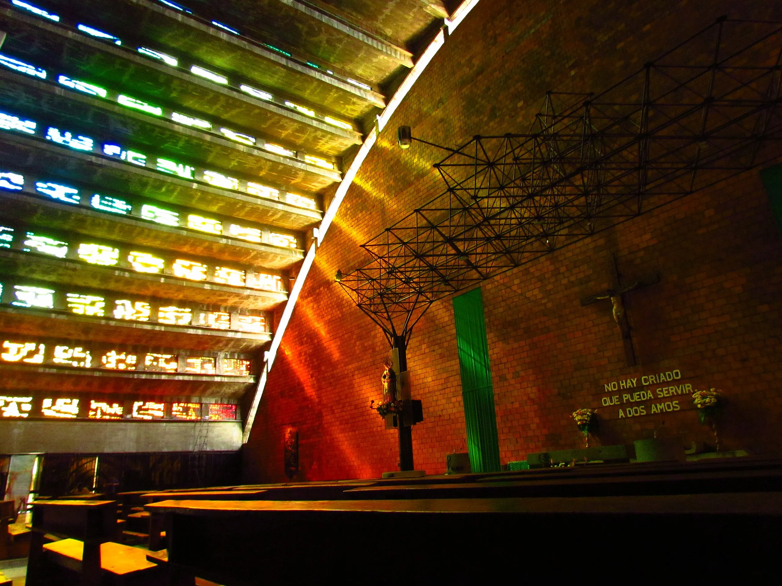 La Iglesia El Rosario, basilique brutaliste joyau de San Salvador la iglesia el rosario basilique brutaliste san salvador 4 la-iglesia-el-rosario-basilique-brutaliste-san-salvador-4