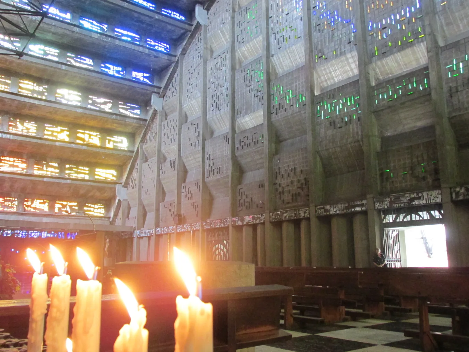La Iglesia El Rosario, basilique brutaliste joyau de San Salvador la iglesia el rosario basilique brutaliste san salvador 5 la-iglesia-el-rosario-basilique-brutaliste-san-salvador-5