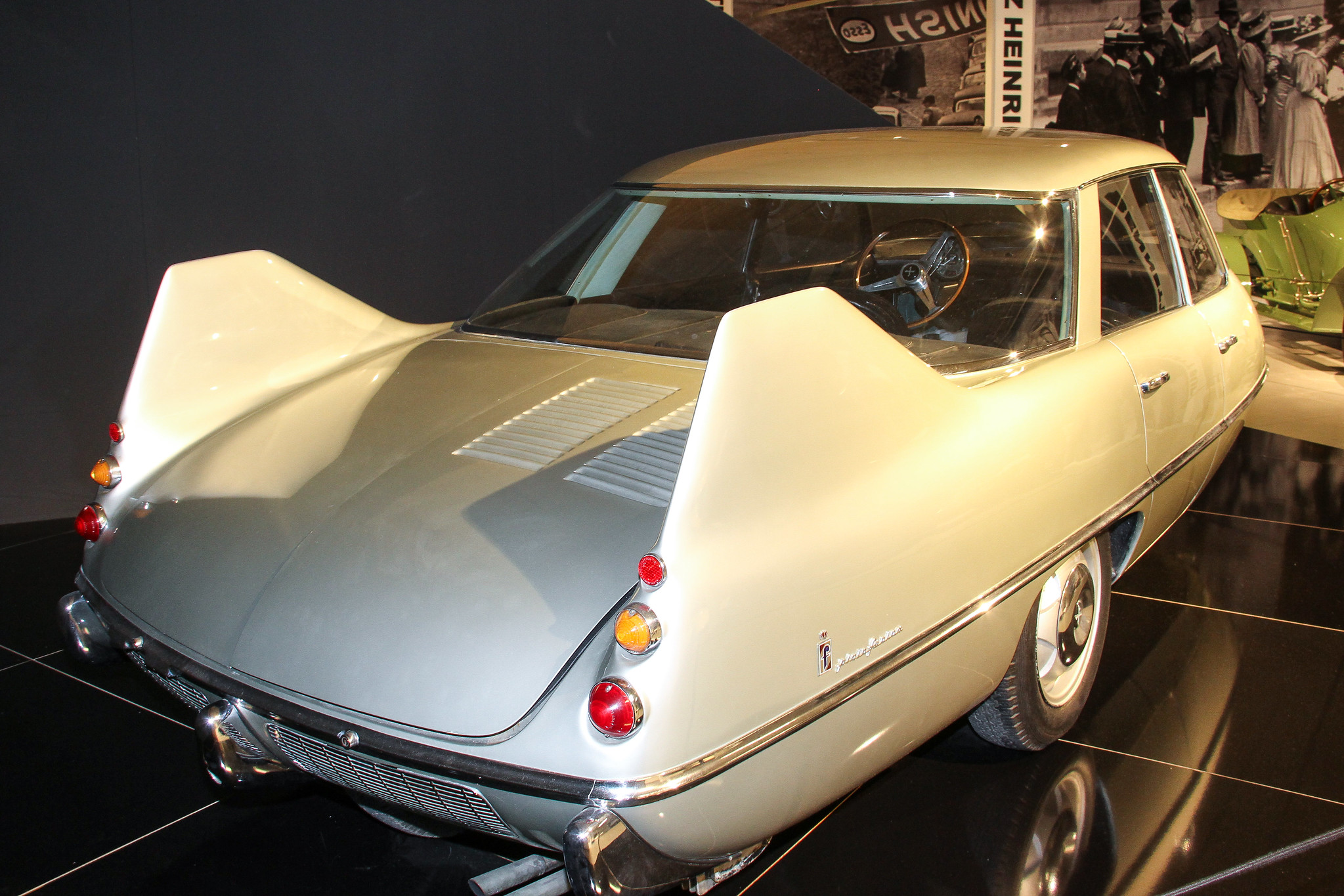 La Pininfarina X, voiture aérodynamique aux roues en forme de diamant des années 1960 la pininfarina x voiture aerodynamique aux roues en forme de diamant des annees 1960 3 la-pininfarina-x-voiture-aerodynamique-aux-roues-en-forme-de-diamant-des-annees-1960-3.
